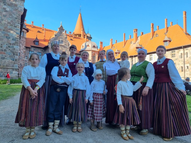 Folkloras kopa "Āravieši"